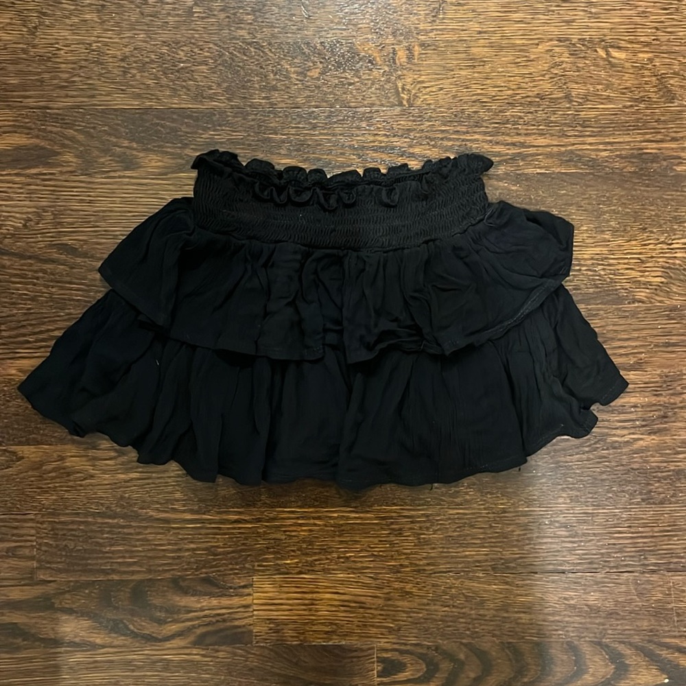 girls black ruffle skirt (girls medium but is short)